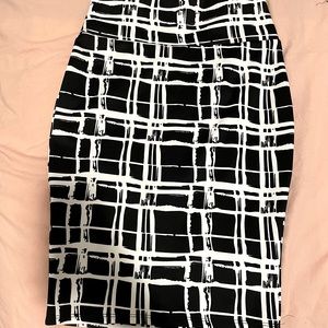 🖤🤍Black and white knee length pencil skirt 🖤🤍